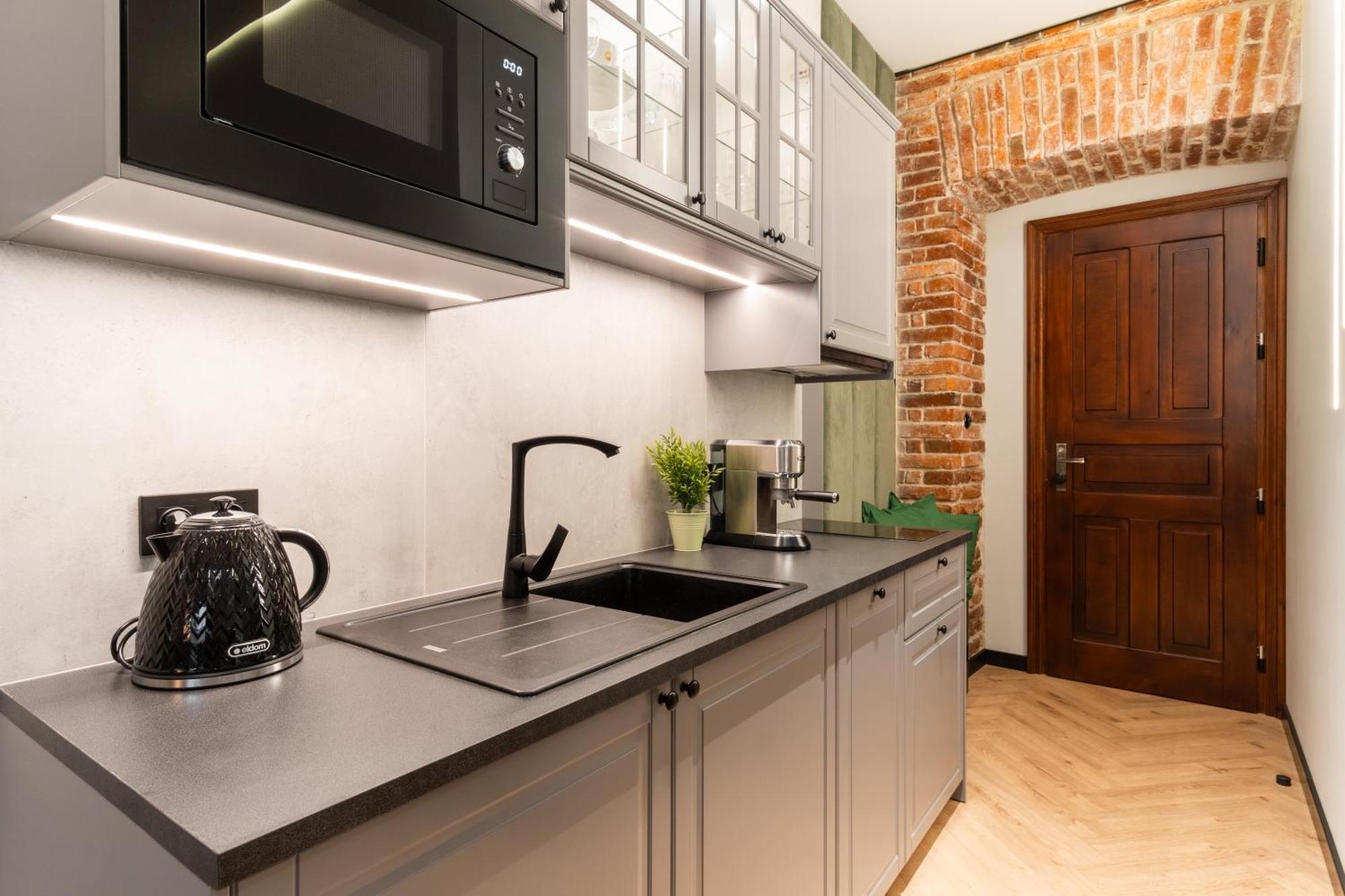 Charm & Comfort Renovated Gem In Old Town Sarego B Apartment *